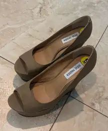 Tan steve madden wedge shoes