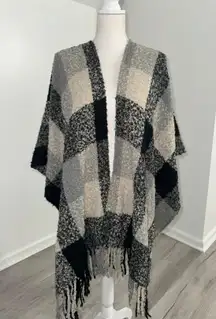 Blanket Shawl Poncho Cape Wrap Fringe Bottom Black and Grey Plaid