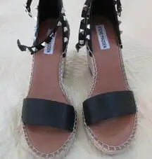 Steve Madden Mckenna Studded Leather Wedge Sandals - NEW - Size 8.5