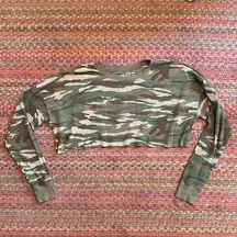 ARMY CAMO PRINT THERMAL LONG SLEEVE CUT OFF CROP TOP