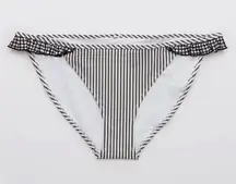 36A.- Aerie Seersucker Stripped Ruffle Bikini Bottom. Black