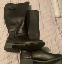 - Black 6wide  boots