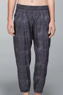 Lululemon Rollin' With My Omies Pant Burlap Texture Black Dune / Black 6