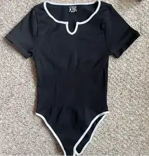 OQQ Black Short Sleeve White Trim Notch Neck Tummy Control Bodysuit Womens Large