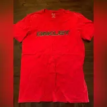 Oakley T-Shirt Men’s Small Red Graphic