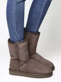 UGG Women’s Classic Short‎ II Chocolate Suede Boots Size 4