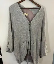 ELIZABETH & JAMES Women's Light Gray Silk Lined Oversized Button Down Cardigan