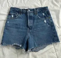 Levi’s Ribcage Shorts