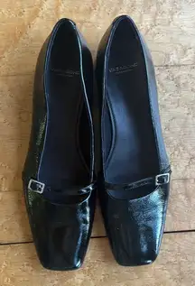 Vegabond debbi pumps black size 11 runs small listed as a 10