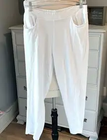 The Comfy Onque Casual White Knit Pants Womens Medium Business Casual Cropped