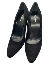 Prada  Women luxury, Classic Heels. Black Pump Closet Staple Size 40 EU