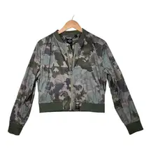 Harley Davidson Women's Camo Cropped Windbreaker Jacket in Green Size Large