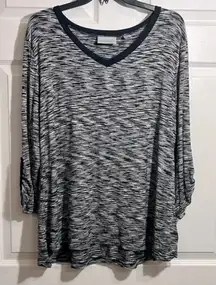 Avenue women’s black and white top. Size 18/20