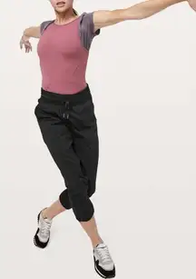 LULULEMON- Dance Studio Crop 25" Black Athletic Gym Yoga Hip Hop Break Dancer