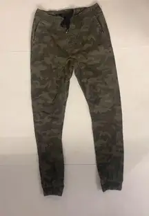 South Pole Flex The Movement Camo Capri Cargo Pants - Small