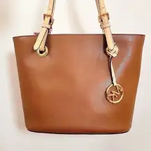 Michael Kors Jet Set Medium Tote Leather