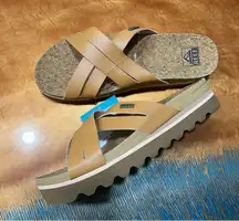 NWT Reef Kaia platform cross Slide Sandals tan natural size 9