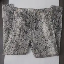 Stradivarius High Rise Snakeskin Print Skinny Jean US 8 White/Gray Casual Boho