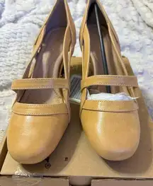 Comfortview  Ladies Shoes Size 10M Light Tan Color Business Office Vintage