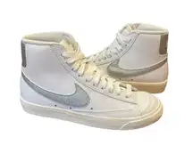 Nike Blazer Mid 77 Essential Sneaker White Metallic Silver Womens Size 7 New