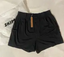 SKIMS Loose Shorts XS NWT