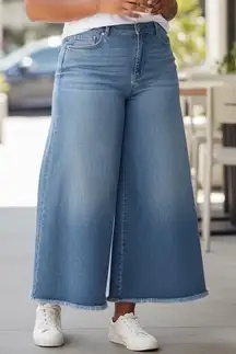 Gloria Vanderbilt Amanda Jean Light Wash High Rise Wide Leg Raw Crop Hem Denim18