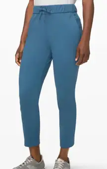 Lululemon On the Fly 7/8 Pant - Size 4 either code blue or petrol blue pants‎