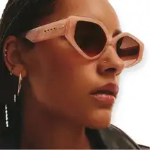 SZA x Quay Australia Hot Gossip Sunglasses in Apricot - RARE and NEW