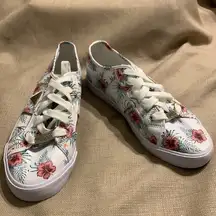 Guess  Paces Floral Comfort Sneaker