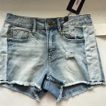 Vigoss Nwt  light wash distressed Jean shorts size 24