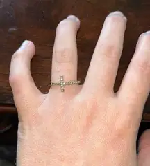 ⭐️SALE⭐️ ⭐️ Horizontal Cross ring