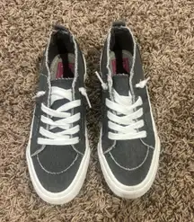 Grey “Pop” shoes 