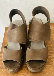 Eileen Fisher Lio Wedge Platform Light Brown/Taupe Suede Sandal Size 9.5