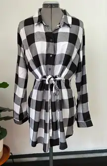 Time and Tru Black and White Checkered Button Down Shirt Maternity.