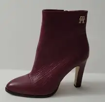 Tommy Hilfiger NWT  High Heeled Leather Monogram Boots Dark Red Sz 42