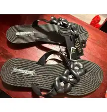 CHARLES ALBERT Women's Black Floral Flip Flops - Size 8