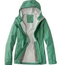 L.L bean Kelly Green Trail Model rain jacket w Hood size medium