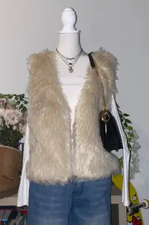 2000s vintage style indie sleaze cream faux fur vest