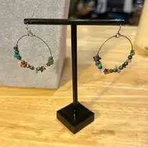 Very cute pierced earrings. There are many variety of stones on the earrings.​