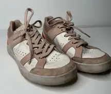 On Cloud the Roger Athletic Sneaker Pink Suede