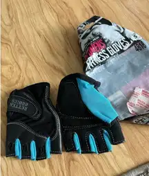 Women’s workout glover size small