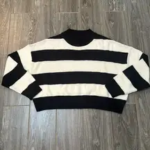 H&M  off white and black striped cropped 3/4 sleeve sweater EUC