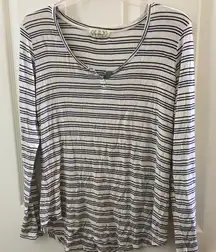 FINAL MARKDOWN Ladies pink rose tee large