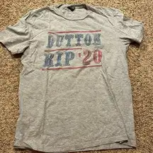 District gray short sleeve tee size M Dutton Rip ‘20