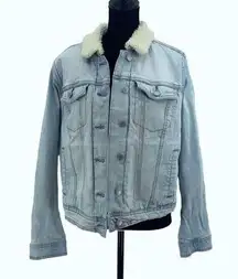 Universal Thread Womens Button front Sherpa Lined Denim Jacket Light Wash Medium