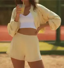 Alo yoga Tiebreaker Short Nwot lemon yellow rare active casual classic fall