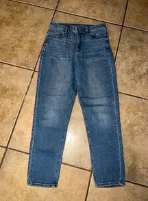 American Eagle  Mom Jeans Size 4