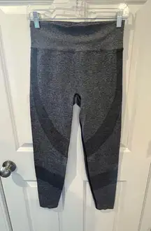 PINK Active Athletic Yoga Leggings with Inside Pocket Black and Pink Ombré Size Medium