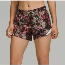 Lululemon Hotty Hot Floral Edgy Feminine Workout Low Rise Lined Shorts Size 4