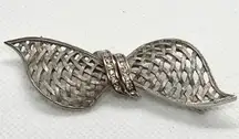 Vintage Silver tone Crystal Rhinestones Waved Bow Ribbon Brooch Pin Beautiful 